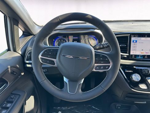 New 2026 Chrysler Pacifica Select FWD image 12