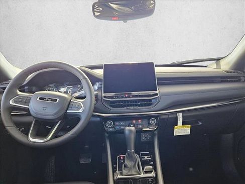 New 2026 Jeep Compass Latitude image 15