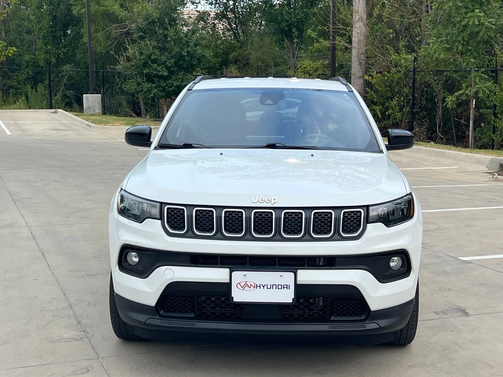 Used 2023 Jeep Compass Latitude w/ Convenience Group AWD/4WD image 2