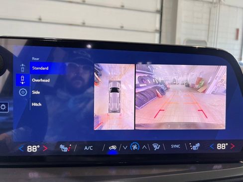 Certified 2026 Chevrolet Traverse LT w/ Sun and Wheel Package image 28