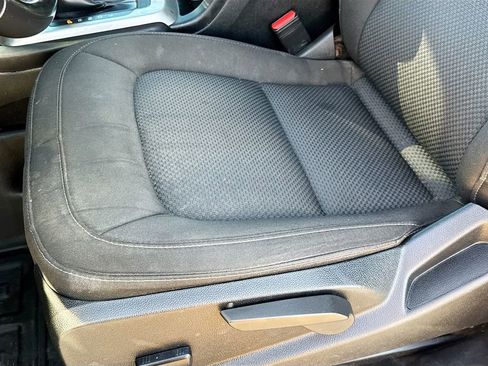 Used 2022 Chevrolet Colorado LT w/ Fleet Safety Package image 18