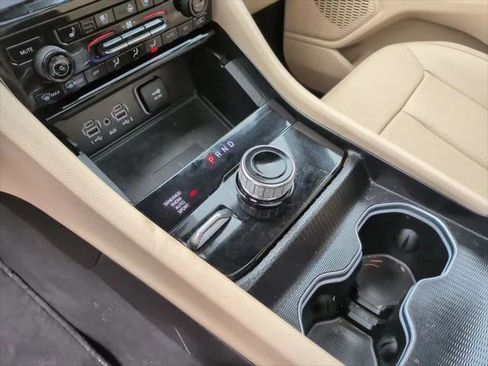 Certified 2025 Jeep Grand Cherokee L Limited w/ Luxury Tech Group II AWD/4WD image 28