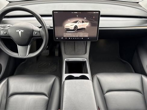 Used 2023 Tesla Model Y Long Range image 18