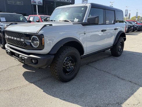 New 2026 Ford Bronco Outer Banks w/ Sasquatch Package AWD/4WD image 3