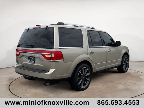 Used 2017 Lincoln Navigator Reserve AWD/4WD image 3