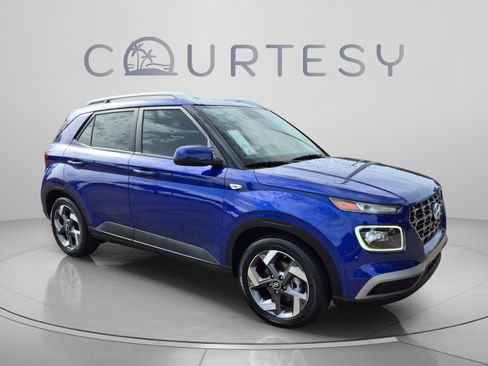 Certified 2025 Hyundai Venue Limited FWD image 7