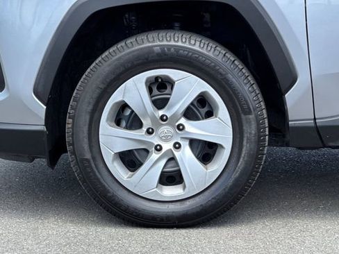 Used 2022 Toyota RAV4 LE AWD/4WD image 31