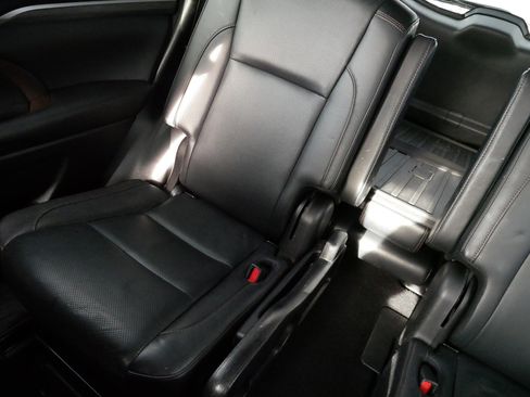 Used 2017 Toyota Highlander Limited Platinum image 12