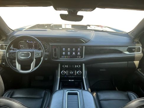 Used 2021 GMC Yukon XL Denali w/ Denali Premium Package AWD/4WD image 17