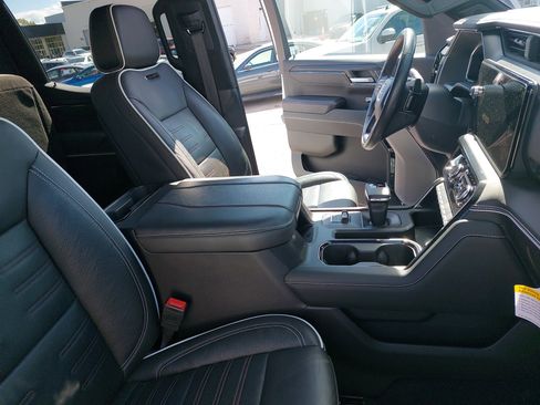 Used 2024 GMC Sierra 1500 AT4X image 10