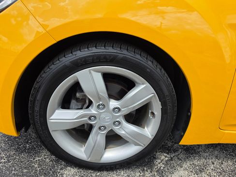 Used 2014 Hyundai Veloster w/ Style Package 02 FWD image 13