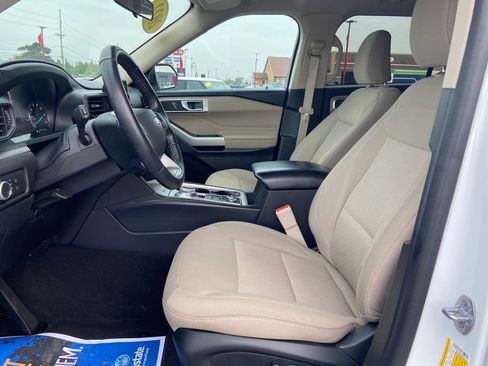 Used 2022 Ford Explorer XLT image 10