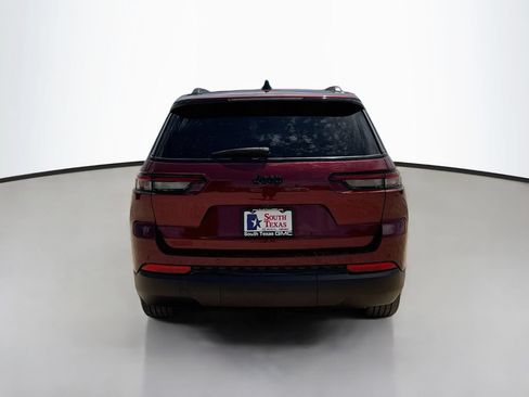 Used 2024 Jeep Grand Cherokee L Laredo RWD image 6