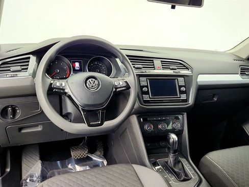 Used 2018 Volkswagen Tiguan S image 12
