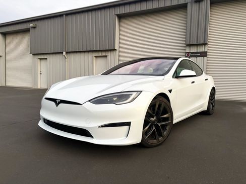 Used 2023 Tesla Model S Standard Range image 3