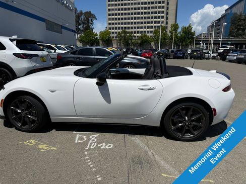 Used 2016 MAZDA MX-5 Miata Club RWD image 11