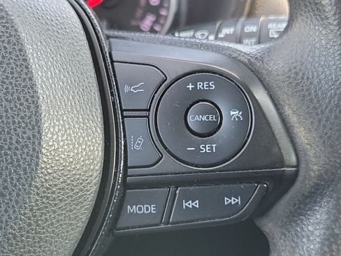 Certified 2021 Toyota RAV4 XLE FWD image 25