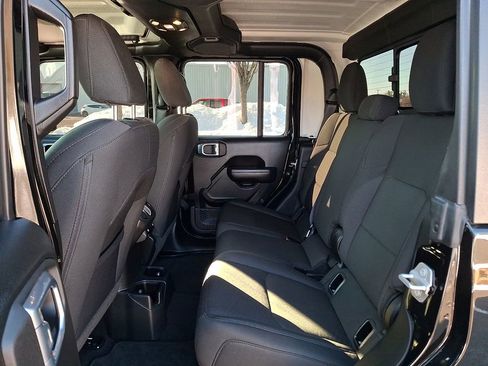 Used 2022 Jeep Gladiator Sport image 14