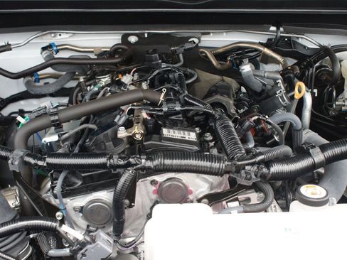 Used 2025 Toyota Tacoma SR5 AWD/4WD image 28