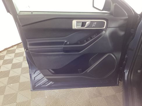 Used 2020 Ford Explorer XLT w/ Comfort Package AWD/4WD image 18