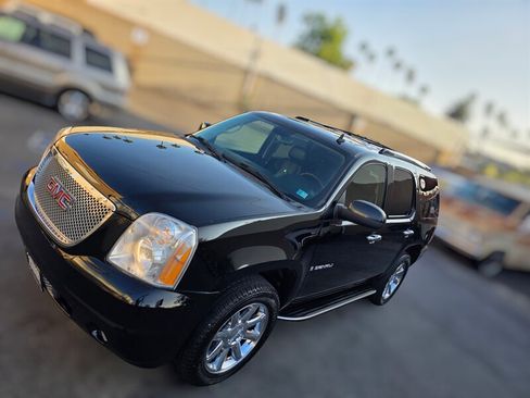 Used 2008 GMC Yukon Denali AWD/4WD image 2