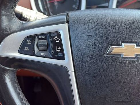 Used 2017 Chevrolet Equinox Premier w/ Enhanced Convenience Package AWD/4WD image 9