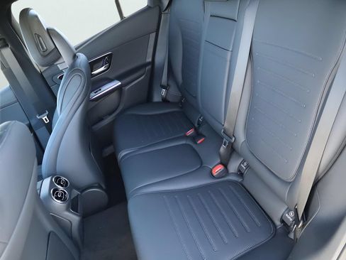 Used 2026 Mercedes-Benz GLC 300 4MATIC image 23