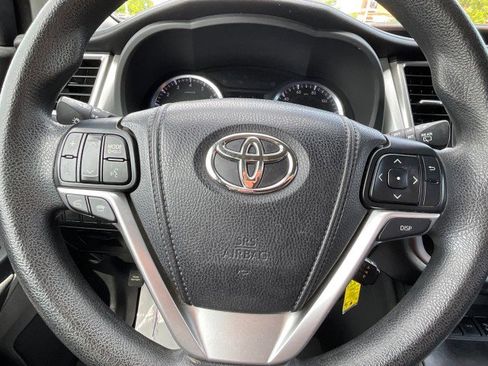 Used 2014 Toyota Highlander LE w/ Preferred Accessory Package AWD/4WD image 15