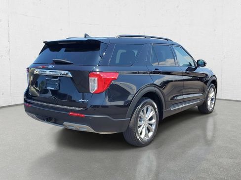 Used 2024 Ford Explorer XLT w/ Equipment Group 202A AWD/4WD image 7