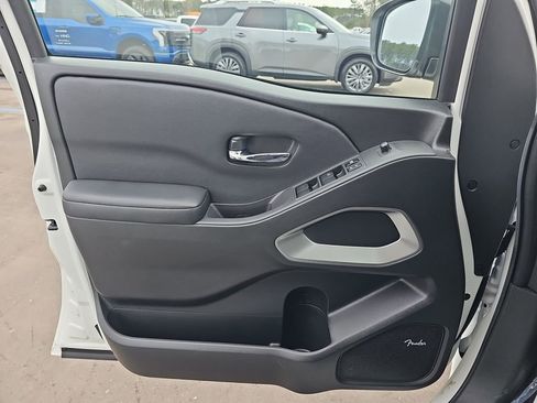 Used 2025 Nissan Frontier SV w/ SV Convenience Package image 29