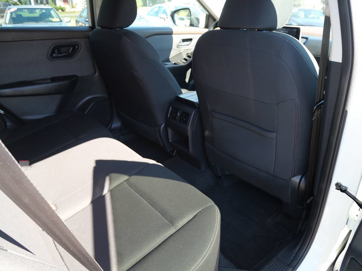 Used 2023 Nissan Rogue S AWD/4WD image 25