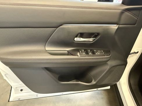 Used 2025 Nissan Kicks SR image 21