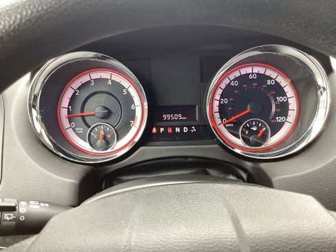 Used 2019 Dodge Grand Caravan SE w/ UConnect Hands-Free Group image 15