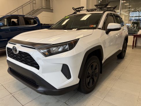 Used 2019 Toyota RAV4 LE image 3