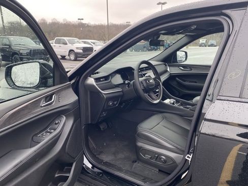 New 2025 Jeep Grand Cherokee Limited image 15