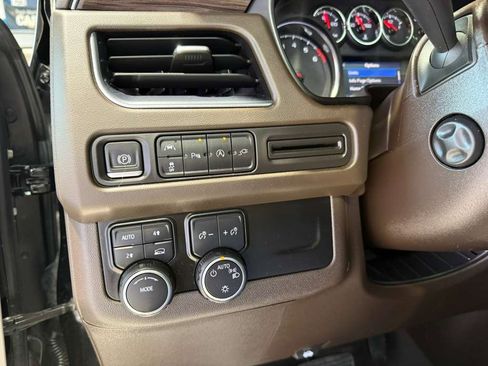 Used 2021 Chevrolet Suburban LT w/ LT Signature Plus Package image 25