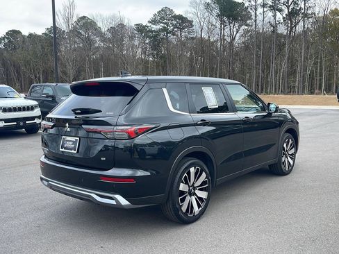 Used 2025 Mitsubishi Outlander SE image 7