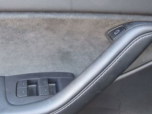 Used 2022 Tesla Model Y Long Range AWD/4WD image 31