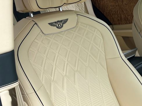 Used 2022 Bentley Flying Spur V8 image 43