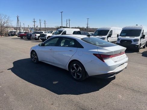 Used 2023 Hyundai Elantra SEL w/ Convenience Package image 2