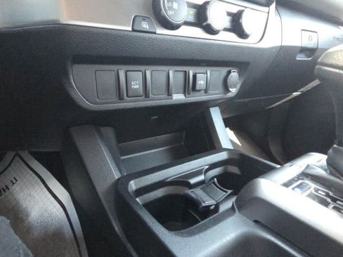 Used 2022 Toyota Tacoma SR5 w/ SR5 Appearance Package (SM) image 25