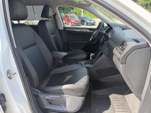 Used 2024 Volkswagen Tiguan SE FWD image 12