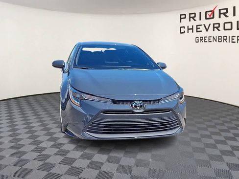 Used 2025 Toyota Corolla LE FWD image 3