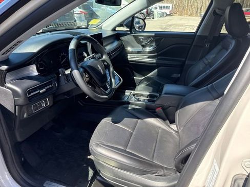 Used 2022 Lincoln Corsair AWD w/ Premium Package image 9