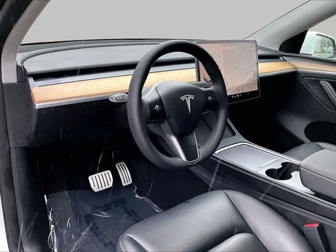 Used 2024 Tesla Model Y Performance AWD/4WD image 17