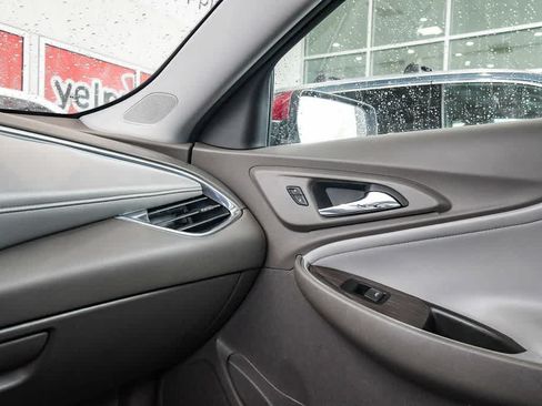 Used 2018 Chevrolet Malibu Premier w/ Premier Sun and Wheel Package FWD image 21