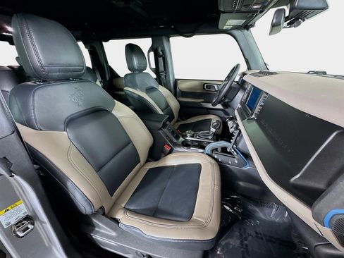 Used 2023 Ford Bronco Wildtrak image 28