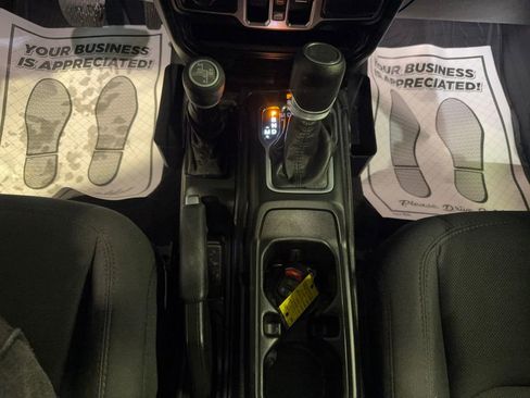 Used 2023 Jeep Wrangler Unlimited w/ Cold Weather Group image 19