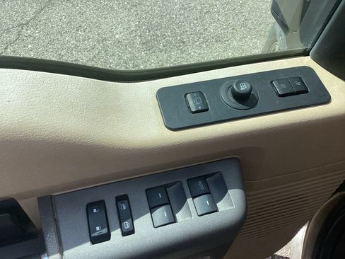 Used 2011 Ford F250 Lariat w/ Lariat Interior Pkg AWD/4WD image 8