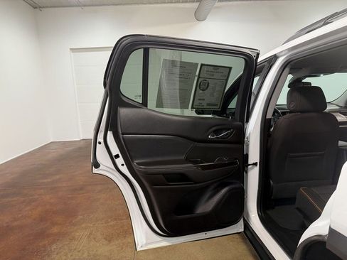 Used 2023 GMC Acadia AT4 image 47